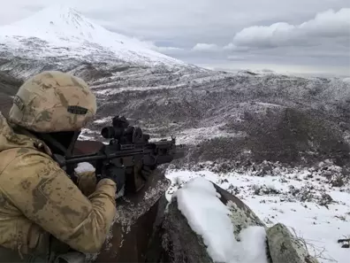 Türkiye ile İran'ın PKK'ya Düzenlediği Eş Zamanlı Operasyondan İlk Görüntüler Geldi