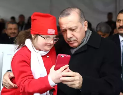 Erdoğan, Kasımpaşa Tüneli Açılışında Down Sendromlu Havva ile Yakından İlgilendi