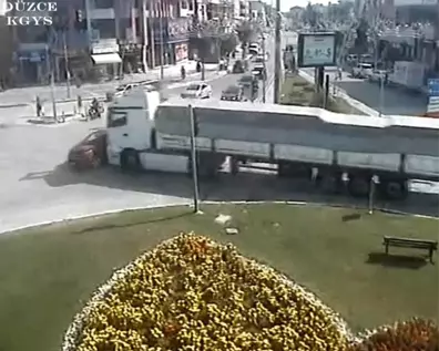 Düzce'de Trafik Kazaları Kamerada