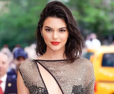 Ünlü Model Kendall Jenner, Eşcinsel Olduğu İddiasına Açıklık Getirdi