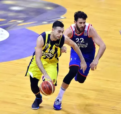 Fenerbahçe taraftarından Kostas Sloukas'a destek