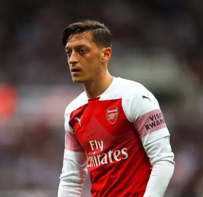 Arsenal Teknik Direktörü, Mesut Özil'in Takımdan Ayrılacağını Düşünmüyor