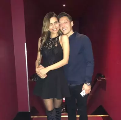 Mesut Özil'den, Nişanlısı Amine Gülşe'nin Doğum Gününe Özel Romantik Paylaşım