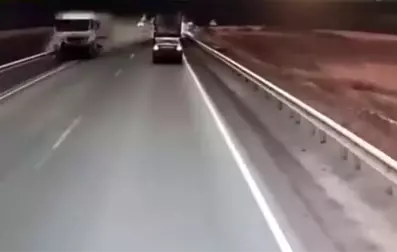 Rusya'da Korkunç Kaza: 2 Ölü, 1 Yaralı