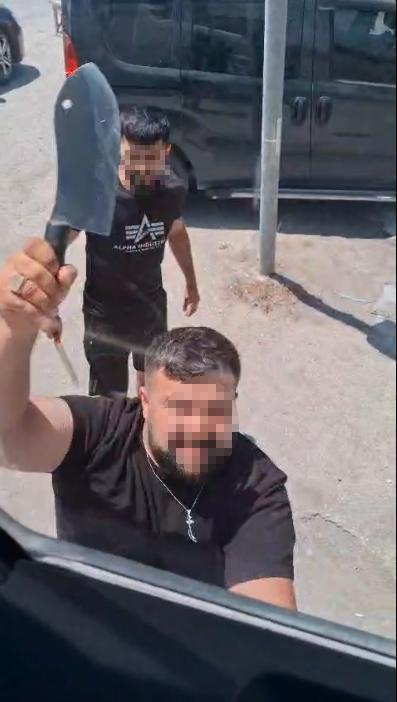 Hatay'da Yol Verme Tartışması Kanlı Bitti: Sürücü Satırla Saldırdı