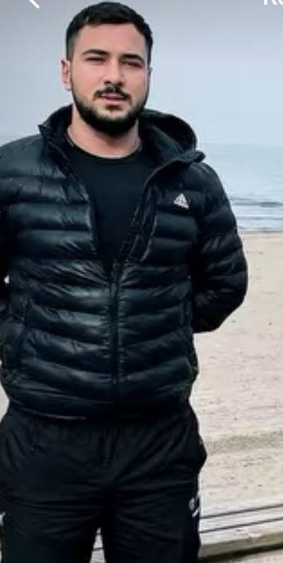 Ablasını kaçıran kuzenini göğsünden vurdu, ağır yaralı halde kitapçıya sığındı