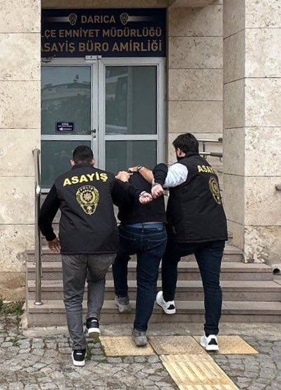 Polisi, 'Emekli olduğunda bulacağım seni' diyerek tehdit etti, gözaltına alındı