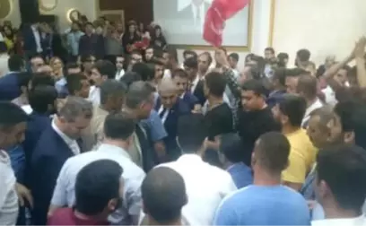 AK Parti'nin Diyarbakır Aday Tanıtım Toplantısında Kavga Çıktı