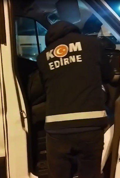 TIR sürücüsünün vücudundan çıkanlar şaşkına çevirdi