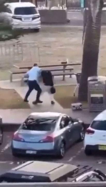 Avustralya, Sydney'deki saldırgana cesurca müdahale edip yaralanan Ahmed El Ahmed'i konuşuyor