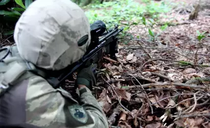 Asker, Karadeniz'de 22 Kişilik Açılım Grubundan Geriye Kalan 2 PKK'lıyı Her Yerde Arıyor