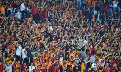 Galatasaray Tribünleri, Yıldırım Demirören'i İstifaya Davet Etti