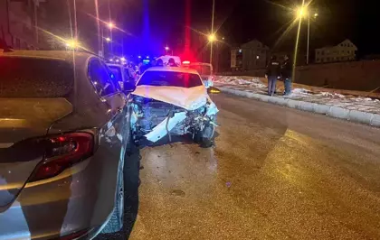 Bayburt'ta Trafik Kazası: 4 Araçta Maddi Hasar