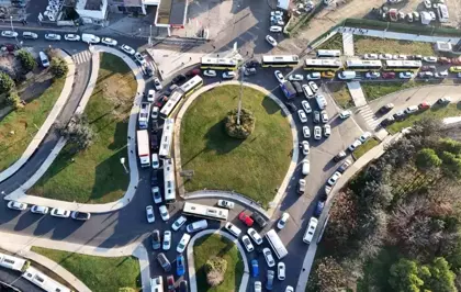 İstanbul'da İETT Otobüsü Arızalandı, Trafik Kilitlendi