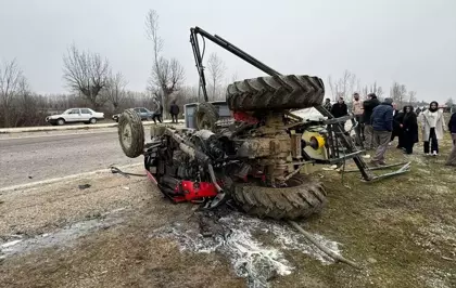 Kastamonu'da Minibüs ile Traktör Çarpıştı: 3 Yaralı