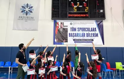 Arpaçaylı Kızlar Futsal'da Bölge Şampiyonu Oldu