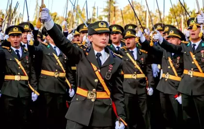 Teğmenlerin ihracına karşı çıkan tuğgeneral emekliliğini istedi