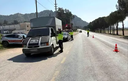 Aydın'da Jandarmadan Trafik Denetimi: 23 Sürücüye 71 Bin TL Ceza