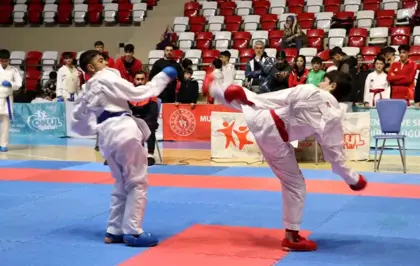 Muş'ta Karate Grup Birinciliği Müsabakaları Başladı