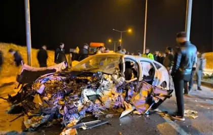 Van'da Trafik Kazası: 2 Ölü, 3 Yaralı