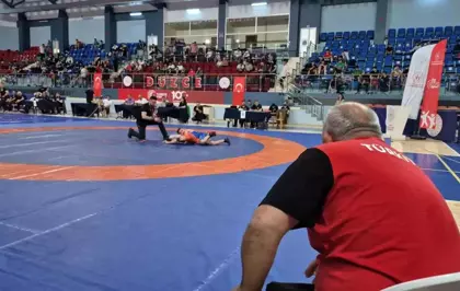 Düzce'de Minikler Güreş Türkiye Şampiyonası Başladı