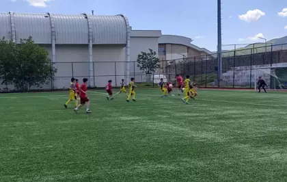 Prof. Dr. Vahit Özmen Ortaokulu, Futbol Yarı Final Şampiyonasında Birinci Oldu