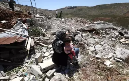 İsrail, Nablus'ta Filistin Evlerini Yıktı