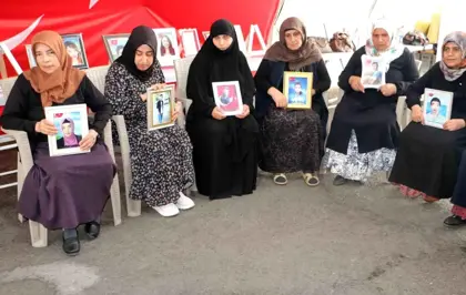 Diyarbakır'da Aileler, PKK'nın Kongre Sonucu ile Evlatlarına Kavuşmayı Bekliyor