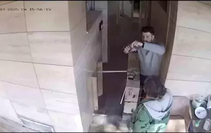 Manisa'da Kafe Sahibi İçinde Altın Bulunan Keseyi Polise Teslim Etti