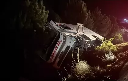 Afyonkarahisar'da Midibüs Devrildi: 12 Yaralı