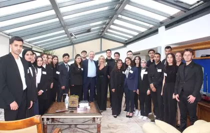 TİKAV Bursiyerleri Hamdi Akın ile Buluştu