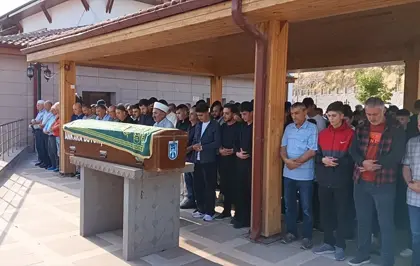 15 Yaşındaki Çocuk Bıçaklanarak Hayatını Kaybetti