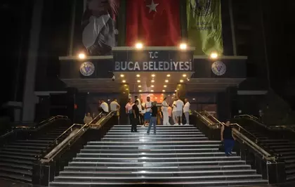 Buca Belediyesi İşçileri Maaş Alamadıkları İçin İşgal Eylemi Başlattı