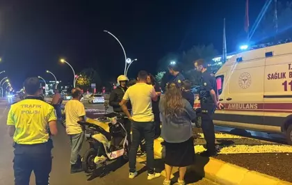 Edirne'de Ticari Taksi ile Elektrikli Motosiklet Çarpıştı: 1 Yaralı