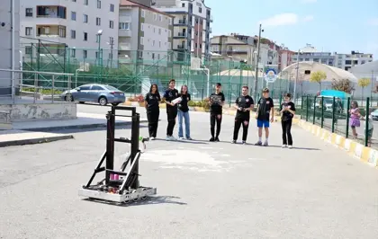 Kocaeli'li Lise Öğrencileri, Robot Yarışmasında Ödül Kazanarak ABD'ye Gitmeyi Hedefliyor