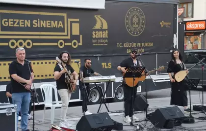 Gezen Sinema Tırı Projesi ile Havza'da Çocuklara Özel Etkinlik Düzenlendi