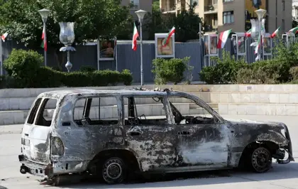 İsrail'in Saldırdığı Ambulans Tahran'da Sergileniyor