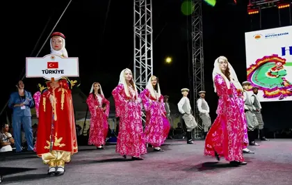Samsun'da 35. Uluslararası Halk Oyunları Festivali Başladı