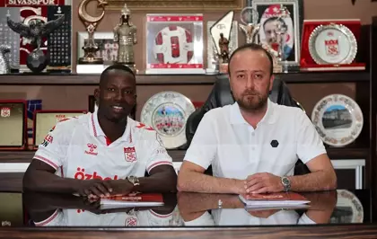 Aly Malle, Sivasspor'da İmza Töreni Düzenledi