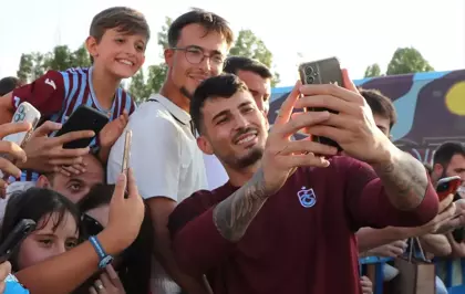 Trabzonspor Taraftarları Yüksek İrtifa Kamp Merkezi'nde Coşkulu Karşılama Düzenledi