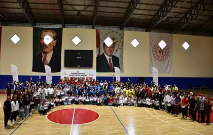 Vezirköprü'de Okul Sporları Ödül Töreni Düzenlendi