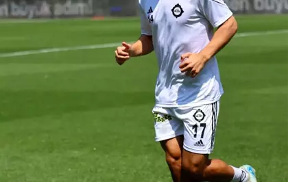 Altay, Emre Tangeldi ile Profesyonel Sözleşme İmzalamakta Zorlanıyor