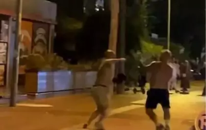 Alanya'da İki Rus Turistin Kavgası Kameralara Yansıdı