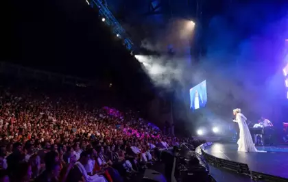 Ajda Pekkan Harbiye Açıkhava'da Unutulmaz Bir Konser Verdi