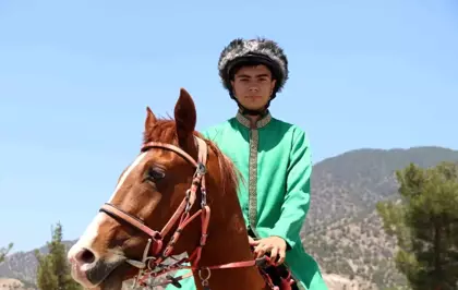 15 Yaşındaki İsmail Mert Yıldırım, At Üzerinde Ok Atmada Başarılarını Artırıyor