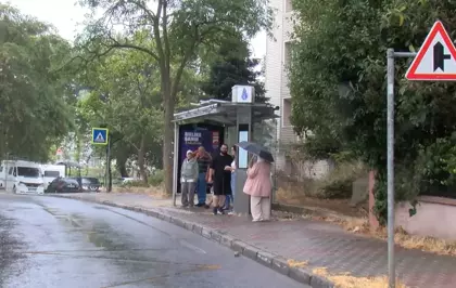 İstanbul'da Sıcak Hava Yerini Yağmura Bıraktı