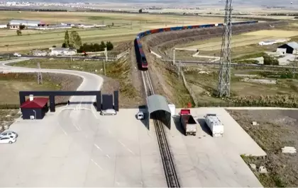 Kars Demiryolu ile Asya ve Avrupa Arası Yük Taşımacılığı Artıyor