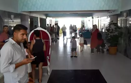 Antalya'da Tatilcilerin Elektrik ve Hizmet Kesintisi Tepkisi