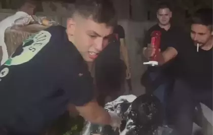 Düğün Sonrası Damat Üzerine Şaka: Motor Yağı ve Yumurta Karışımı