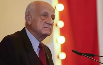 İnan Kıraç hastaneye kaldırıldı, tedavisi yoğun bakımda sürüyor